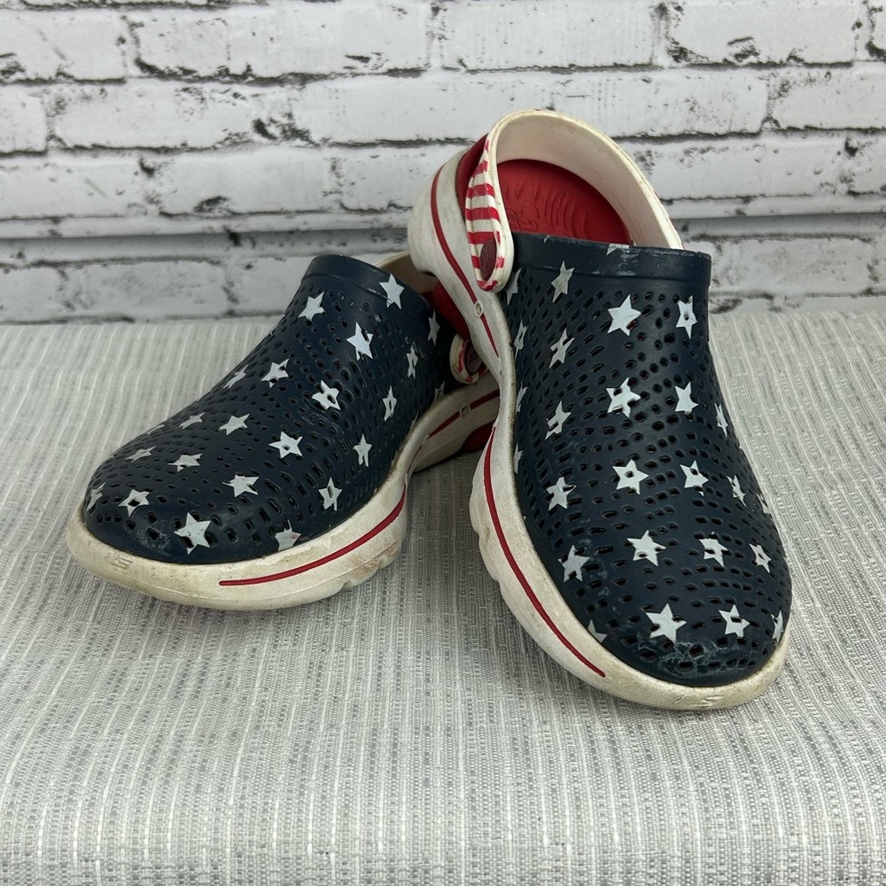 Sketchers | American flag stars and stripes, croc like shoes size: 5Y